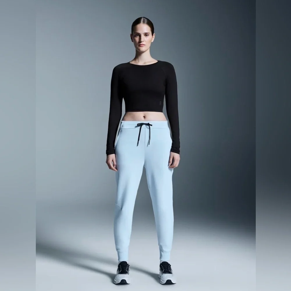ON Running's  RUN ON CLOUDS SWEAT PANTS, Women size L - Picture 3 of 16